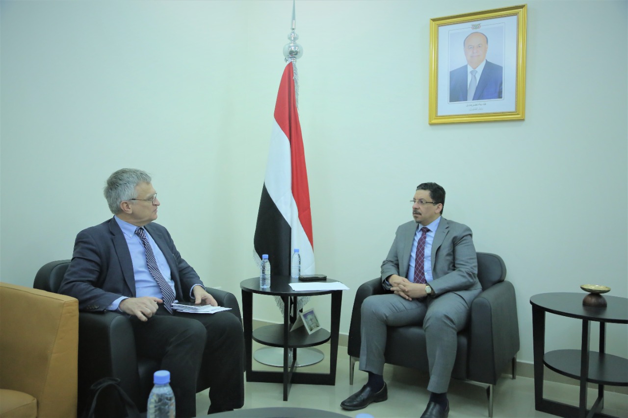 وزير الخارجية يلتقي المبعوث السويدي لمناقشة التطورات الجارية في اليمن
