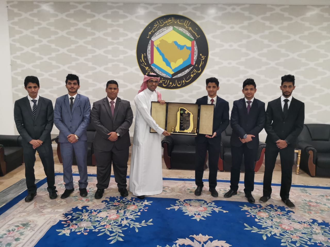 رئيس حكومة الشباب والاطفال يكرم القائم باعمال رئيس بعثة مجلس التعاون الخليجي لدى بلادنا