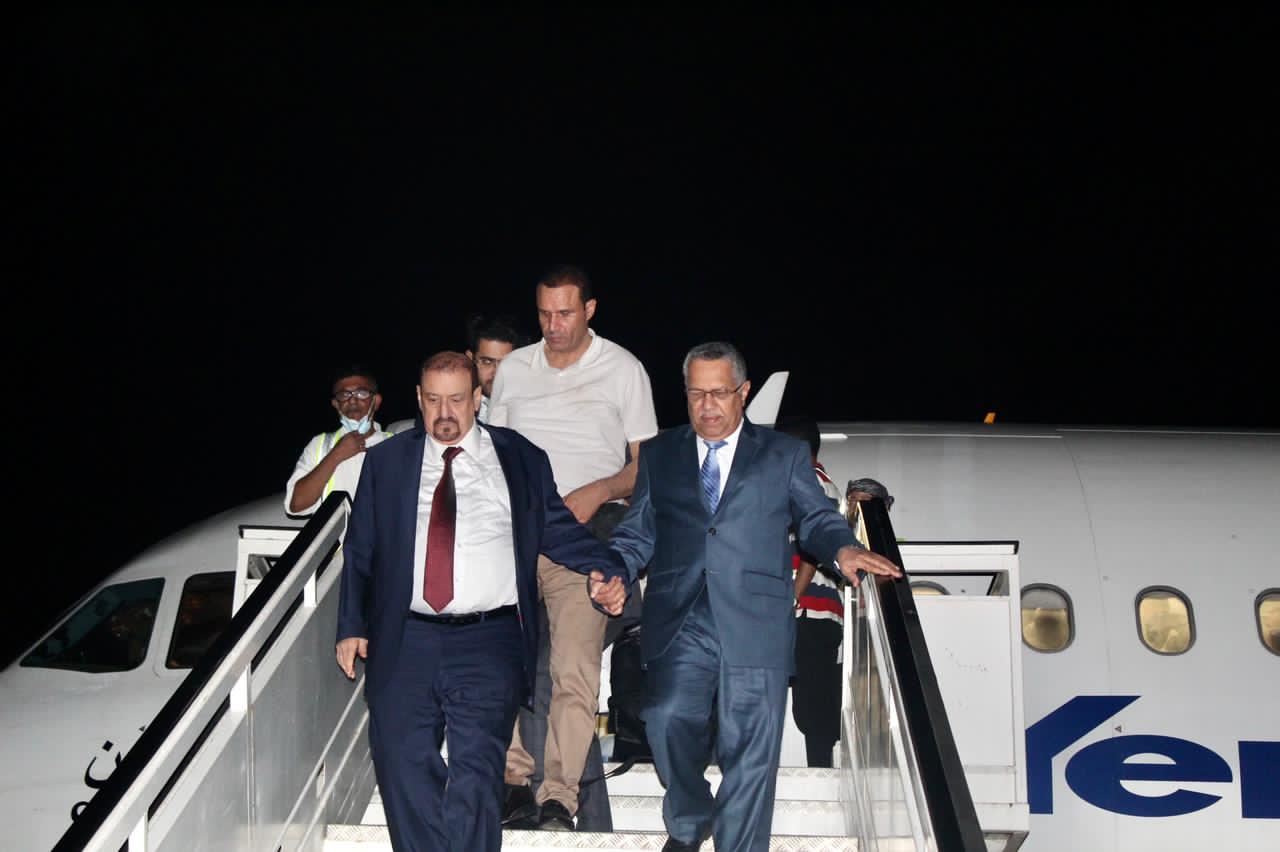رئيسا مجلسي النواب والشورى يعودان إلى العاصمة المؤقتة عدن