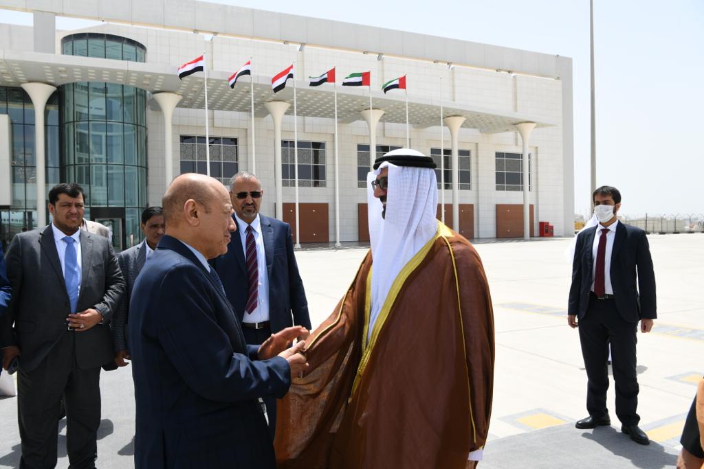 رئيس مجلس القيادة الرئاسي ونوابه يعودون إلى أرض الوطن بعد زيارة ناجحة إلى السعودية والإمارات