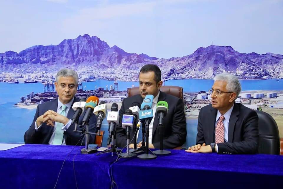 رئيس الوزراء يؤكد اهمية زيارة وفد البنك الدولي للعاصمة المؤقتة عدن