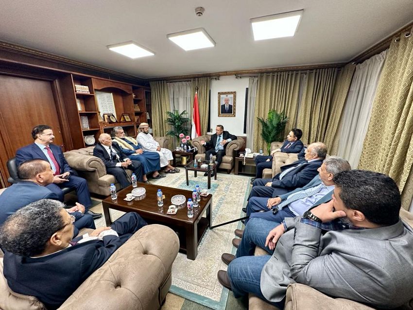 رئيس مجلس الشورى يعقد اجتماعا بعدد من أعضاء المجلس