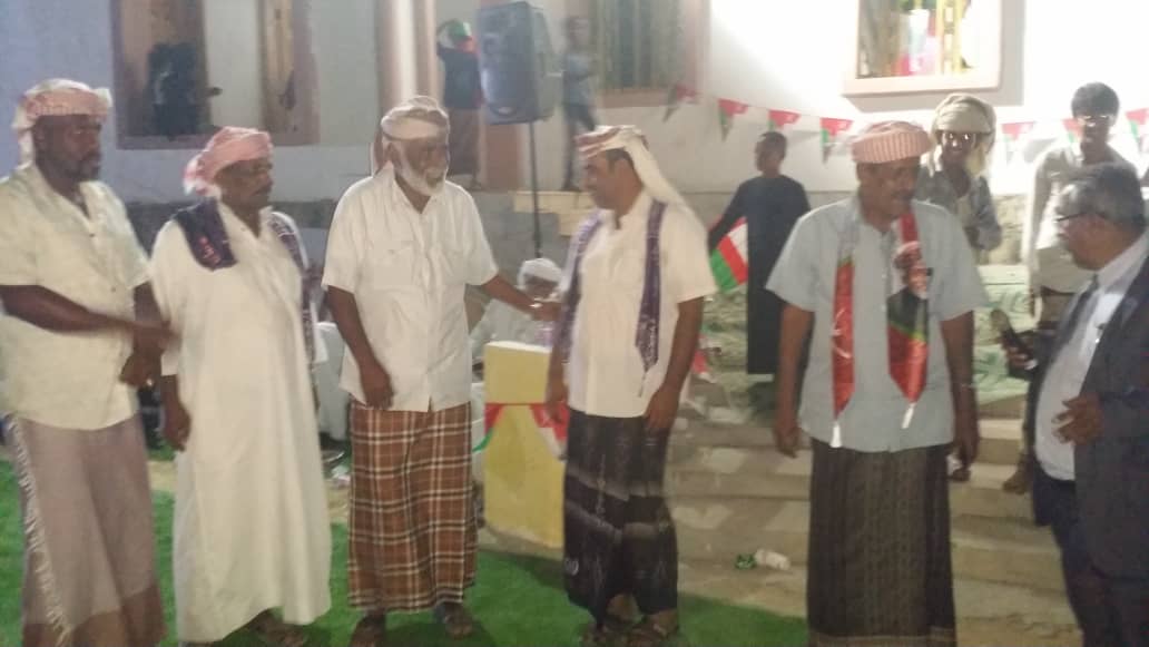 المهرة .. مديرية حوف تحتفي بعيد الجلاء الوطني .. وتشارك سلطنة عمان افراح عيدها الوطني ..«صور وتفاصيل»