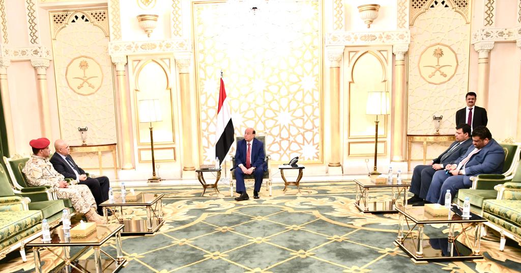 محافظ تعز يؤدي اليمين الدستورية أمام رئيس الجمهورية ..«صور وتفاصيل»
