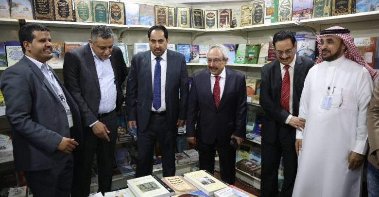 وزيرا الثقافة والرياضة يزوران معرض التراث اليمني في جامعة بجدة.. صورة