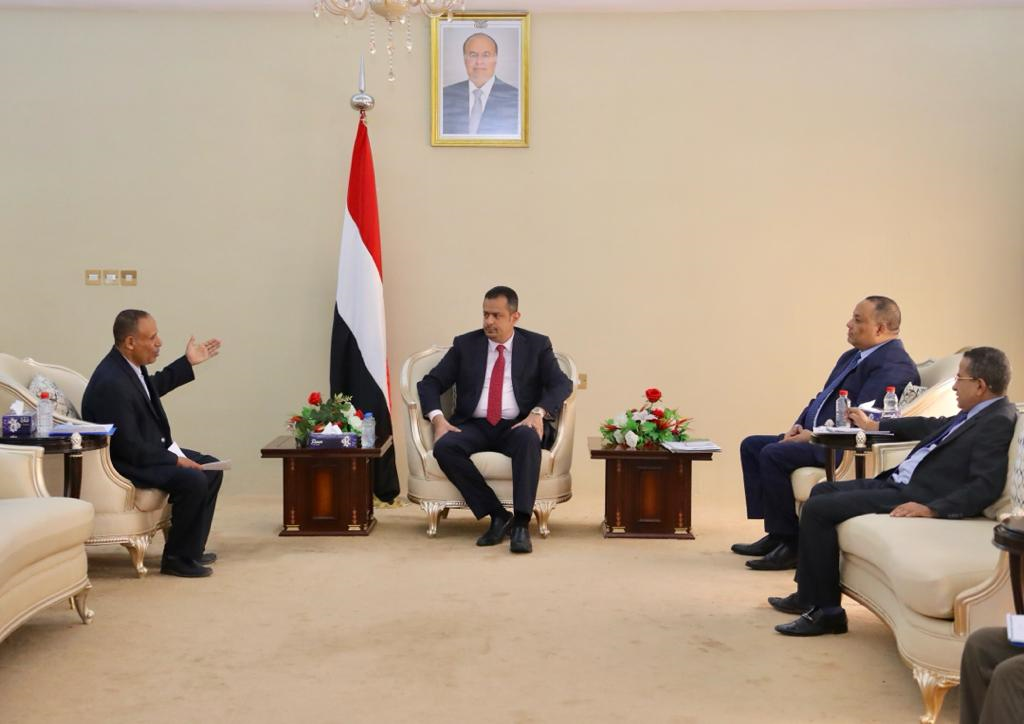 رئيس الوزراء يؤكد عزم الحكومة في معالجة قضايا الأراضي بالمحافظات الجنوبية