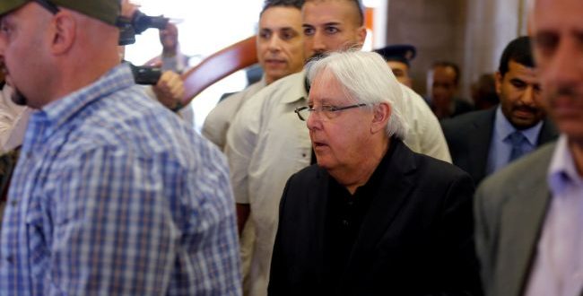 صحيفة الغارديان البريطانية تقول إن وقف إطلاق النار في الحديدة موجود على الورق وفي رأس جريفيث فقط