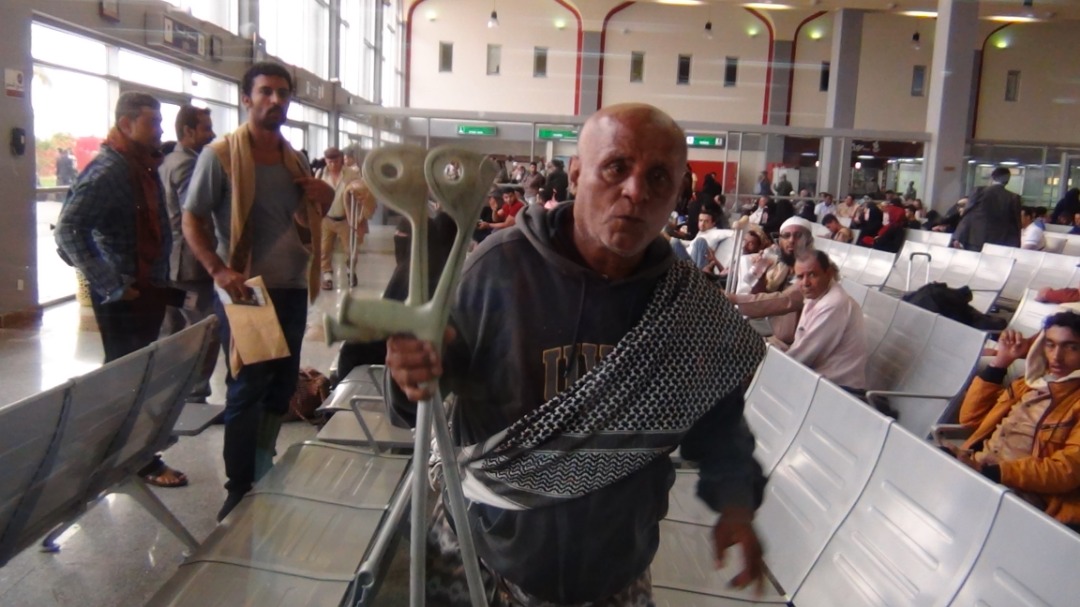 عاجل مغادرة 22 جريحاً مطار عدن للعلاج في مصر على نفقة الحكومة