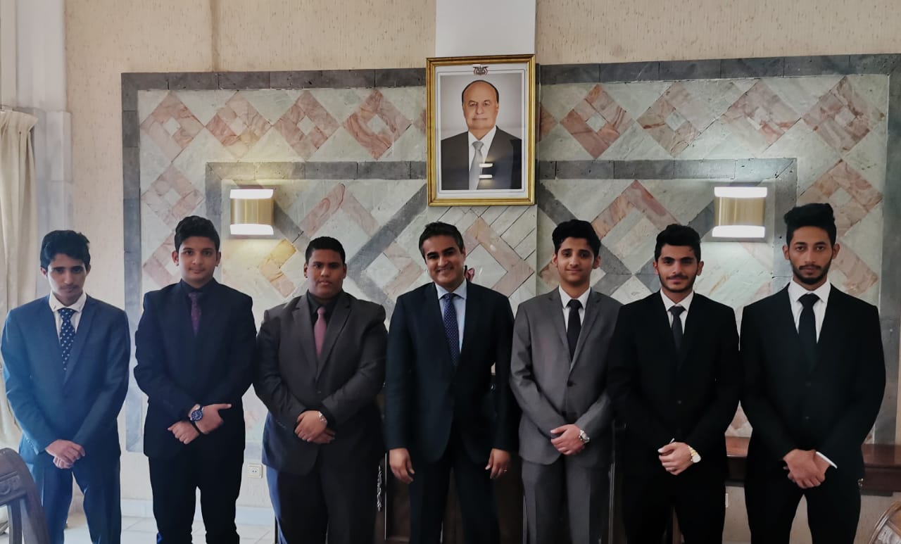 نائب السفير الأمريكي يجدد دعم الولايات المتحدة الأمريكية لجهود حكومة شباب واطفال اليمن لتحقيق أهدافها
