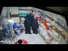 عصابة نسائية تسطو على احد المحلات التجارية بالعاصمة صنعاء .. ومالك المحل يلقي القبض عليهن ويعتدي عليهن "باللطم" (فيديو صادم)