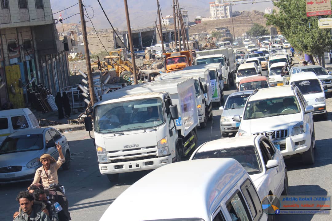 صندوق النظافة والتحسين بمحافظة تعز يتسلم أسطول جديد من معدات النظافة