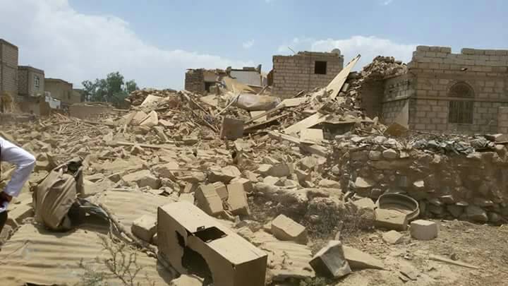 مليشيا الحوثي تفجر منزل مواطن في تعز.. صورة