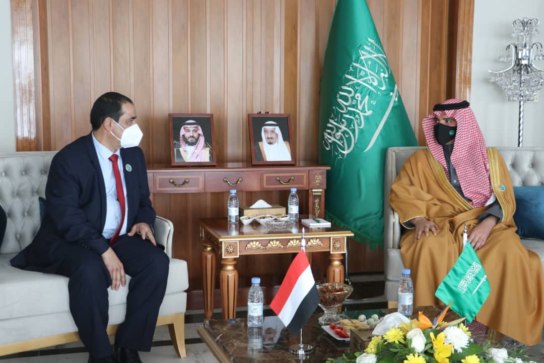 وزير الداخلية يبحث مع نظيرة السعودي التعاون الأمني بين البلدين