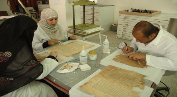 وزارة الثقافة تحذر ميليشيا الحوثي من محاولات العبث بالمخطوطات التاريخية