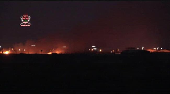 مليشيا الحوثي تحرق منازل المواطنين في الحديدة وتجبر عشرات الأسر على النزوح قسريا