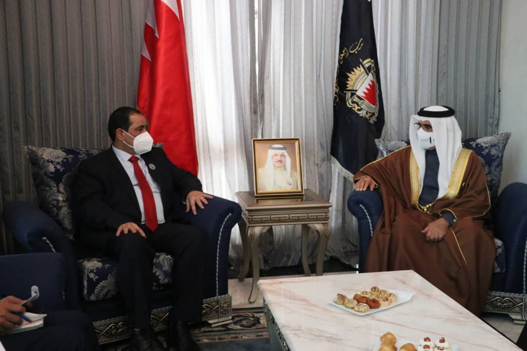 وزير الداخلية يبحث مع نظيره البحريني تعزيز التعاون في المجال الامني