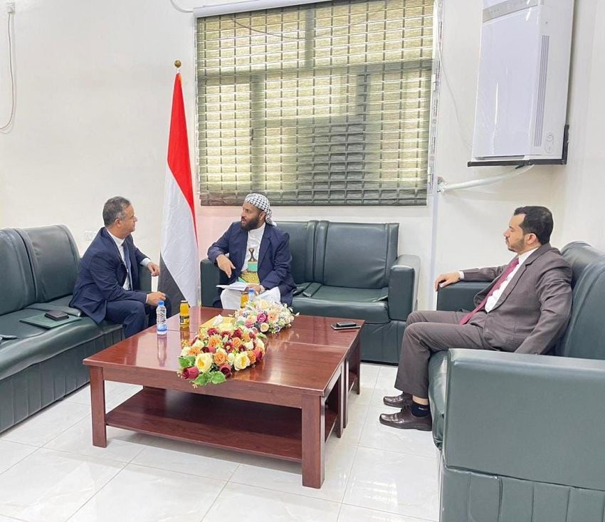 وزير الأوقاف والإرشاد يلتقي السفير الليبي في اليمن