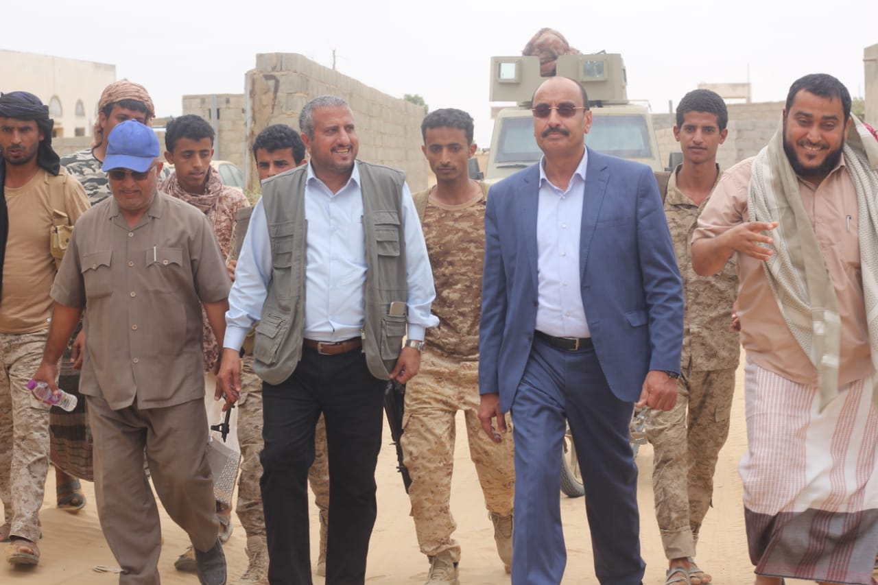 بالصورة ..وكيل محافظة حجة يطلع على الأوضاع في القرى المحررة بمديرية عبس
