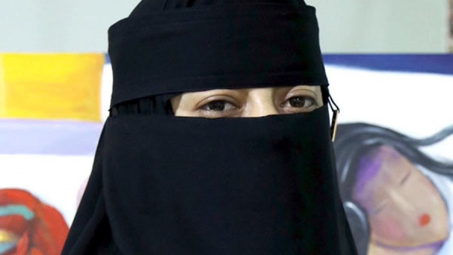 طالبة يمنية ترفع اسم اليمن عاليا في السعودية وجامعة الملك سعود تمنحها درجة الدكتوراه.. (الاسم + صورة)