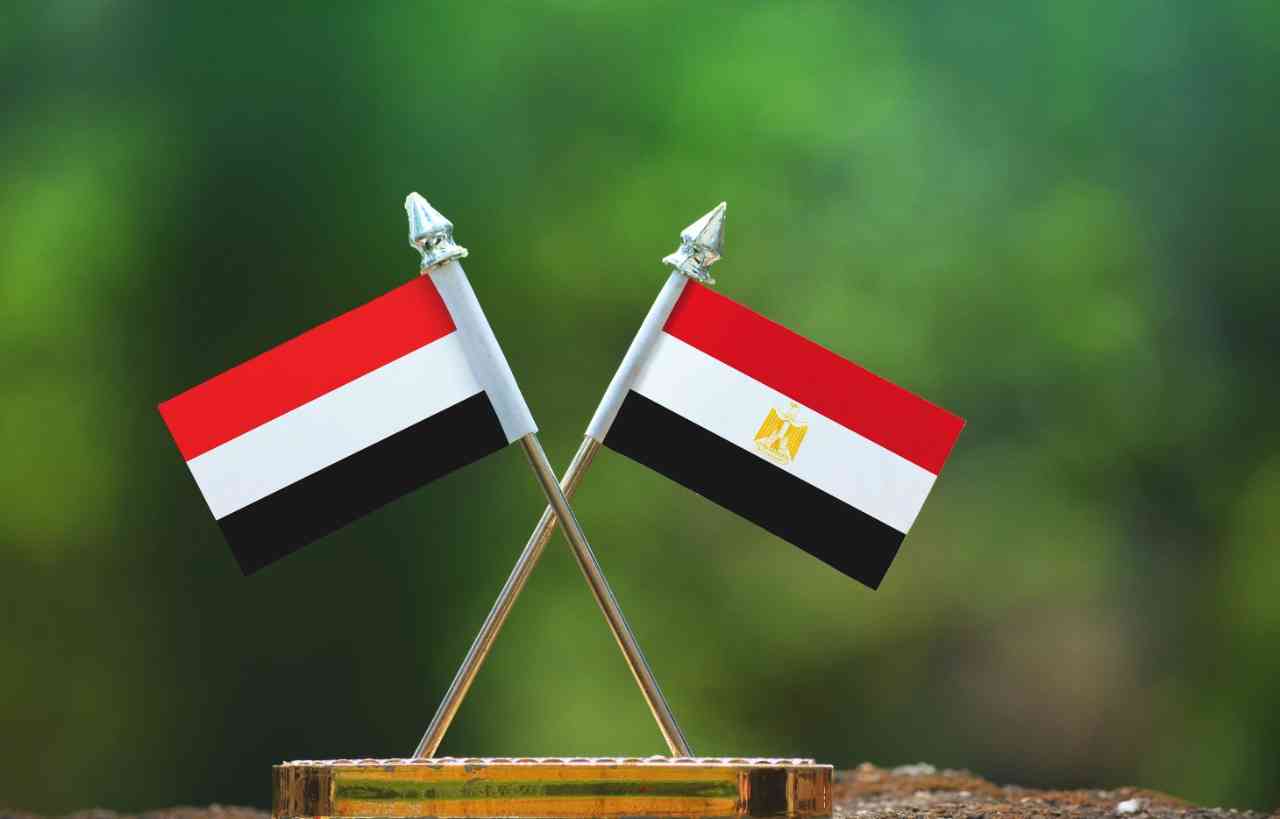 السفير المصري لدى بلادنا يحسم الجدل بشأن نظام إقامة اليمنين في مصر (تفاصيل)