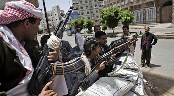 هذا مايحدث الان في العاصمة صنعاء تحت تهديد السلاح.. صورة