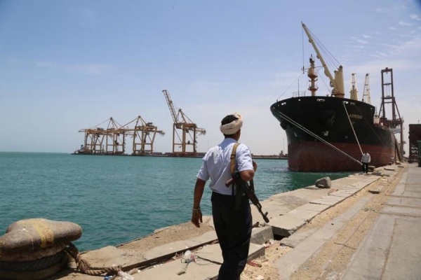 وصول شحنات مشبوهة لميناء الحديدة تحت حراسة مشددة من مليشيات الحوثي