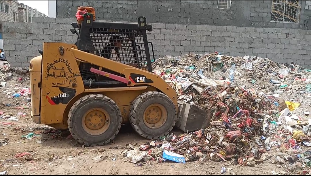 عدن صندوق النظافة بعدن يرفع الجاهزية القصوى لمواجهة تأثيرات المنخفض الجوي