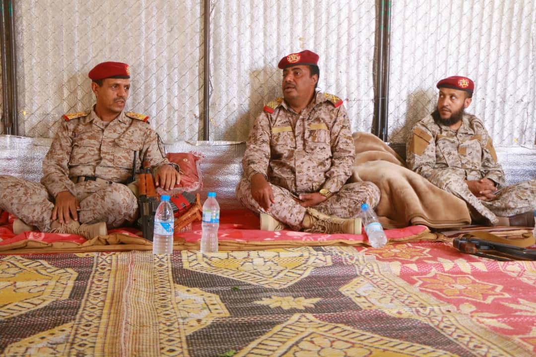 قائد المنطقة العسكرية السادسة ومدير دائرة التوجيه المعنوي يعقدان لقاء موسعاً بقيادات وضباط المنطقة