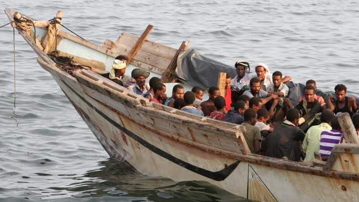 انقاذ 65 شخصاً بعد تعطل قاربهم في سواحل المهرة