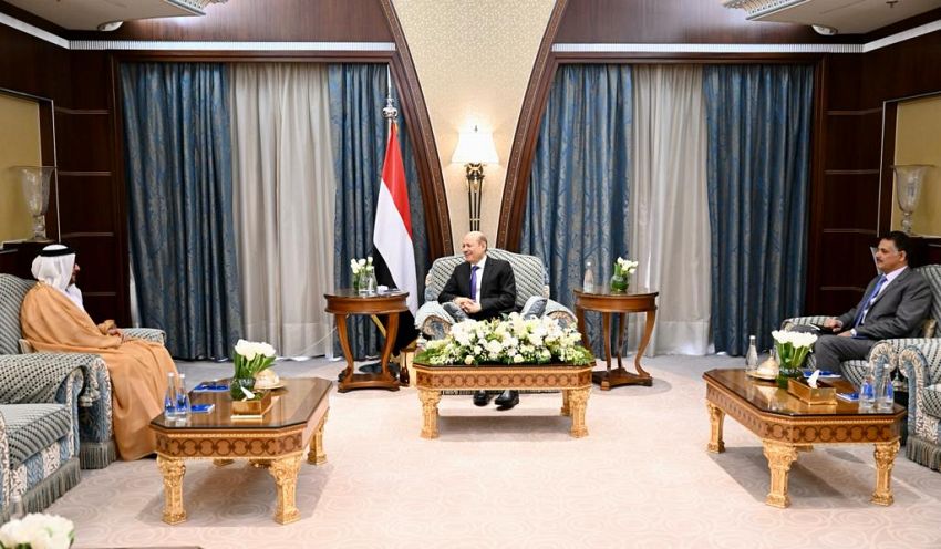 رئيس مجلس القيادة الرئاسي يستقبل سفير الامارات بمناسبة انتهاء فترة عمله