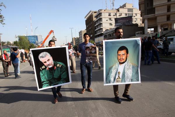 الحوثيون يعممون صور سليماني ومنشورات تمجده على مقاتليهم في جبهة الفاخر بالضالع الضالع 