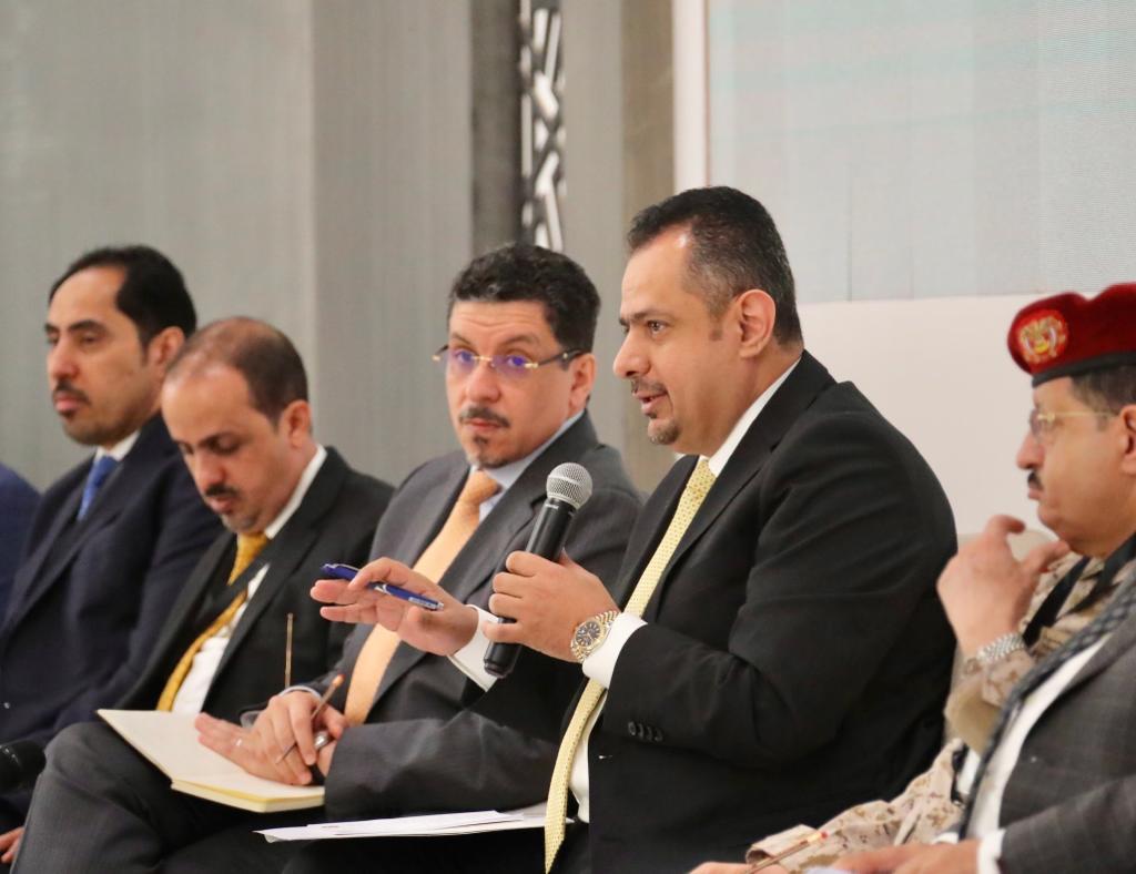 حكومة الكفاءات السياسية تعقد جلسة نقاش مع المشاركين في المشاروات اليمنية- اليمنية في الرياض (تفاصيل) 