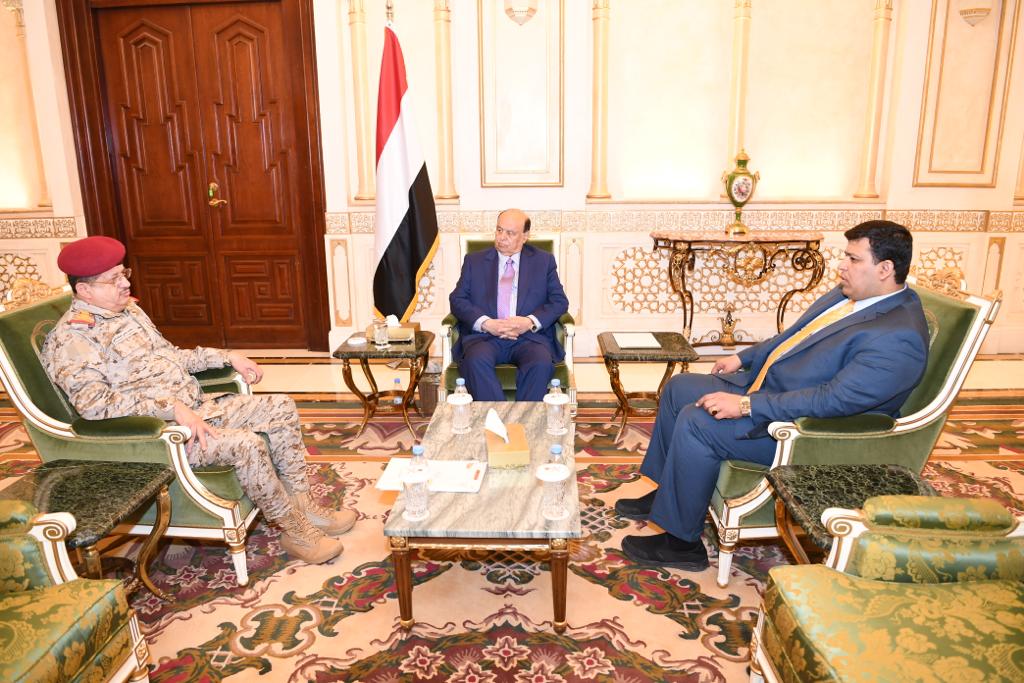 رئيس الجمهورية يؤكد على أهمية استعادة بناء جيش وطني مهني يؤمن بمبادئ الثورة والجمهورية ..«تفاصيل»