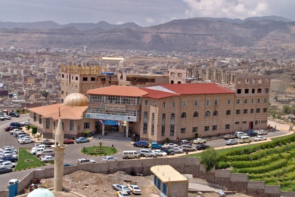 مليشيا الحوثي تعزز من انتشار مسلحيها داخل جامعة العلوم  