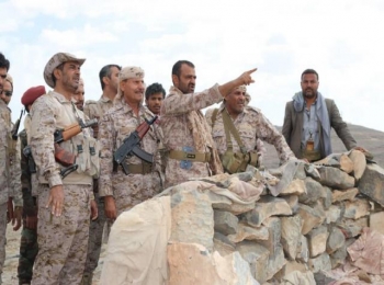 بن عزيز يوجه نصيحة لأهالي المقاتلين للحفاظ على ابنائهم من القتال في صفوف الحوثيين