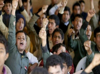 لاول مرة في التاريخ.. الحوثي يجبر المدارس على تسليم عدد من الطلاب كمجهود حربي
