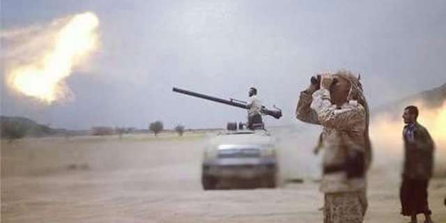 الضالع : مدفعية الجيش تستهدف المليشيا في جبهة "حجر"