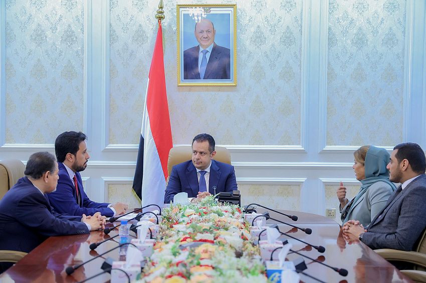 رئيس الوزراء يعقد اجتماع في عدن مع رئاسة هيئة التشاور والمصالحة