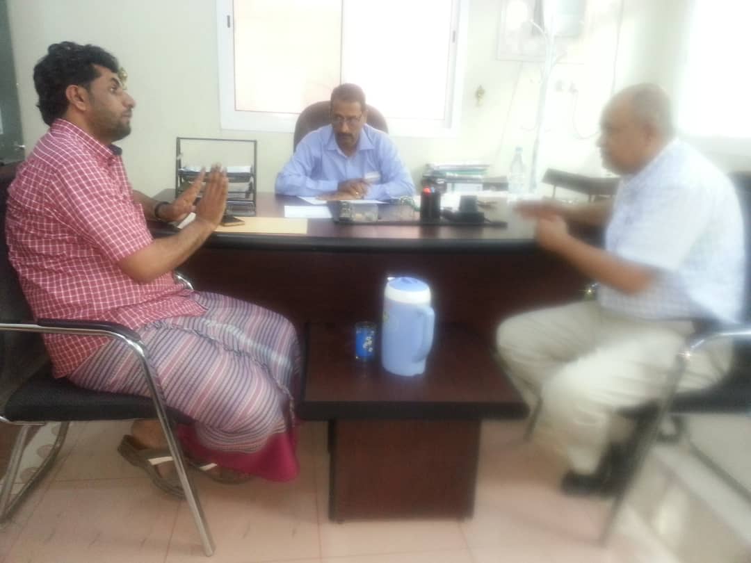 وكيل وزراة الزراعه والري المهندس باقادر يلتقي بمدير مكتب الزراعه بمحافظه المهرة