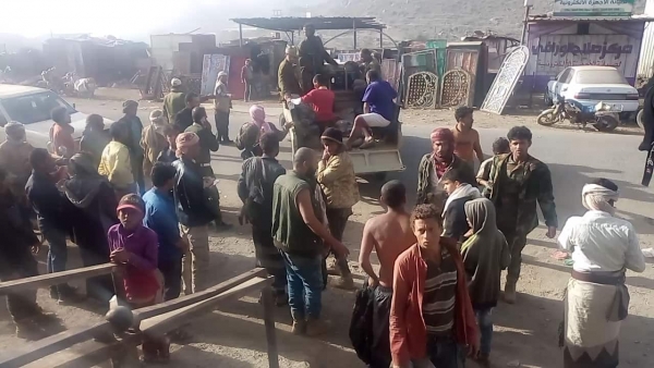 عاجل : قتلى وجرحى في صفوف قوات الجيش بهجوم صاروخي حوثي على معسكر بالضالع