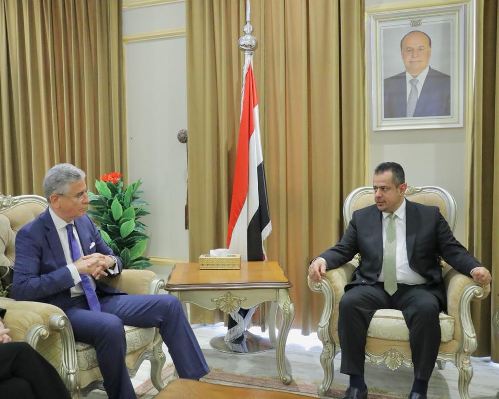    رئيس الوزراء يؤكد للبنك الدولي أن تحقيق الاستقرار الاقتصادي واستئناف مسار التعافي هو أحد أسس السلام في اليمن (تفاصيل)