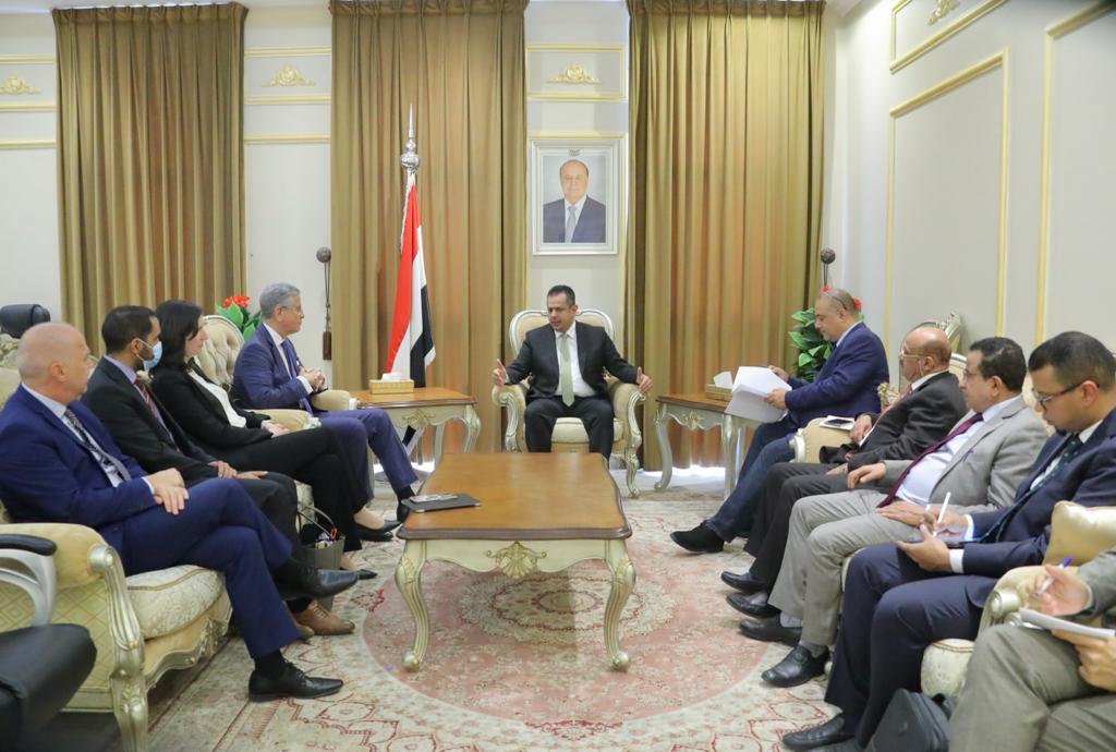 رئيس الوزراء يناقش مع نائب رئيس البنك الدولي مجالات التعاون والخطط المستقبلية لتنمية البنى التحتية في اليمن وجملة من الملفات الحيوية (تفاصيل) 