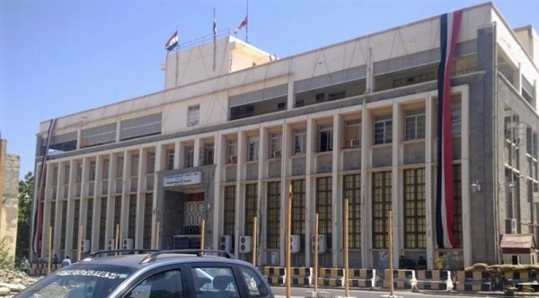 البنك المركزي ينفذ حملة واسعة ضد المضاربين بأسعار صرف العملات في عدن
