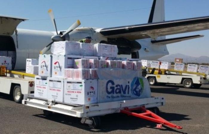 يونيسف تعلن وصول 4.5 طن من لقاحات شلل الأطفال إلى مطار صنعاء