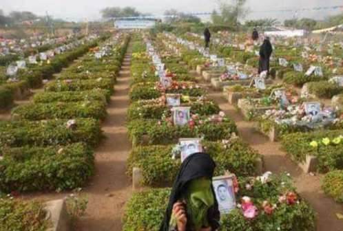 الحوثي يفتتح مقبرة جديدة لقتلاه داخل حرم جامعة ذمار!