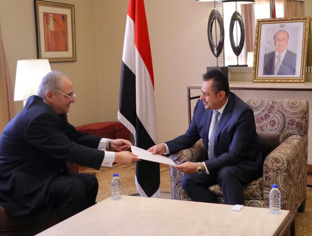  رئيس الوزراء يتسلم رسالة خطية من نظيره المصري تتضمن دعوته لزيارة القاهرة
