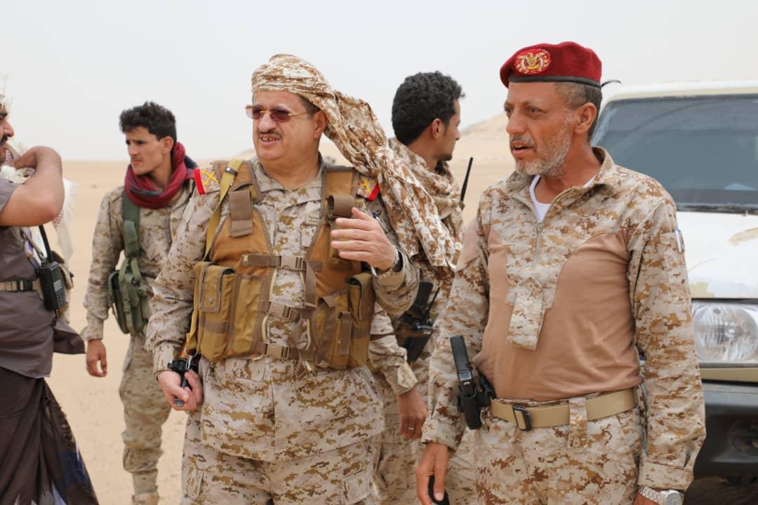 وزير الدفاع يتفقد الوحدات القتالية بمحافظة الجوف ويلتقي قيادة المنطقة السادسة