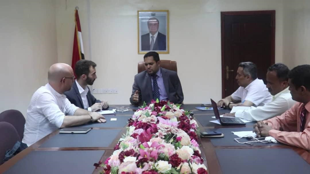 الحكومة الشرعية تناقش مع الصليب الأحمر بناء القدرات في مجال القانون الدولي الإنساني ..«تفاصيل»