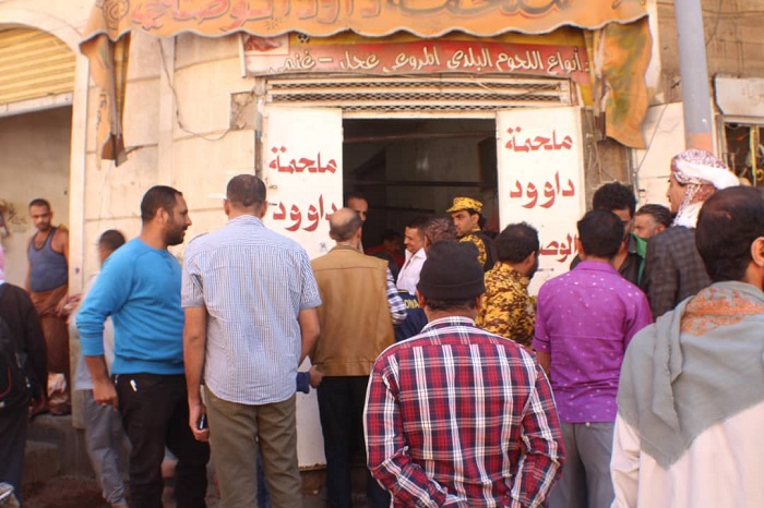 بالصورة ثورة الجزارين تنتصر على مليشيات الحوثي بشكل مفاجئ رغم فشل انتفاضات القبائل وكل النقابات والسكاكين ترعب حمود عباد وعبدالملك الحوثي "ماذا حدث؟"