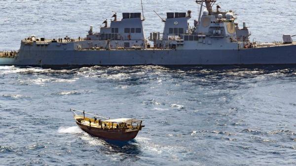 البحرية الأمريكية تضبط قارباً يحمل أسلحة مهربة في بحر العرب